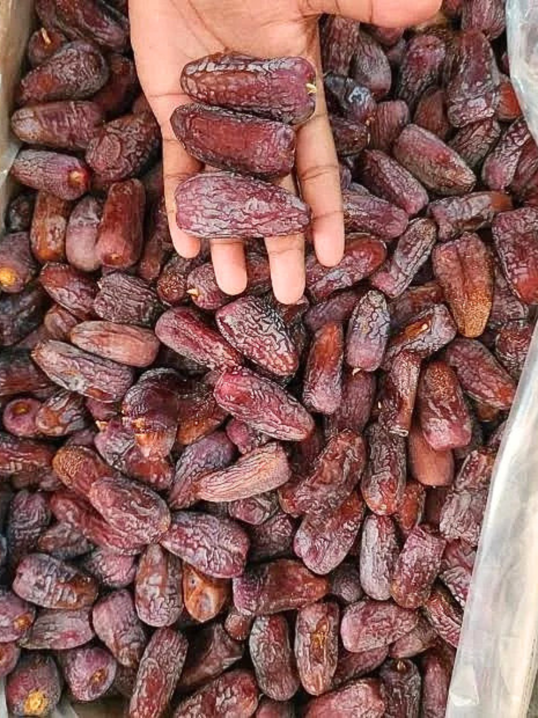 Premium Saudi Amber Khajoor Authentic Madinah Dates